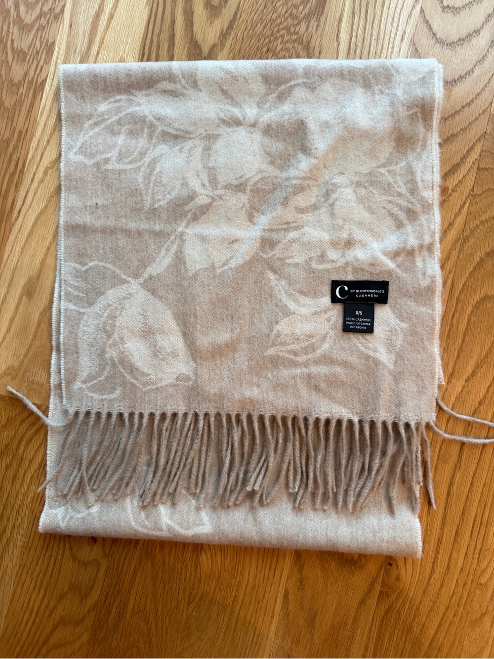 Bloomingdale’s 100% Cashmere Floral Jacquard Fringe Scarf Beige 66” x 13” - Picture 12 of 12
